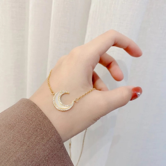 NEW 14k Gold Sea Shell Crescent Moon Necklace π - Picture 11 of 16